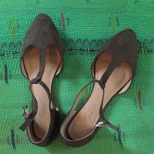 Olive green t- strap suede like. Worn once